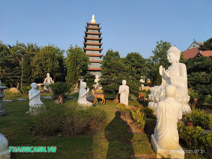 Khuôn viên chùa Diên Quang